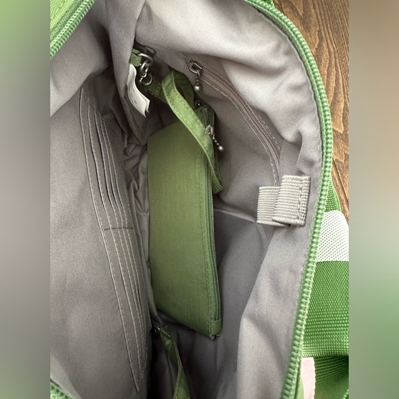 Everywhere Bagg With RFID in Moss - Picture 6 of 7